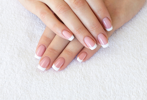 Barely-There Polish Is The Laid-Back Trend For Mani Minimalists | Glamour UK
